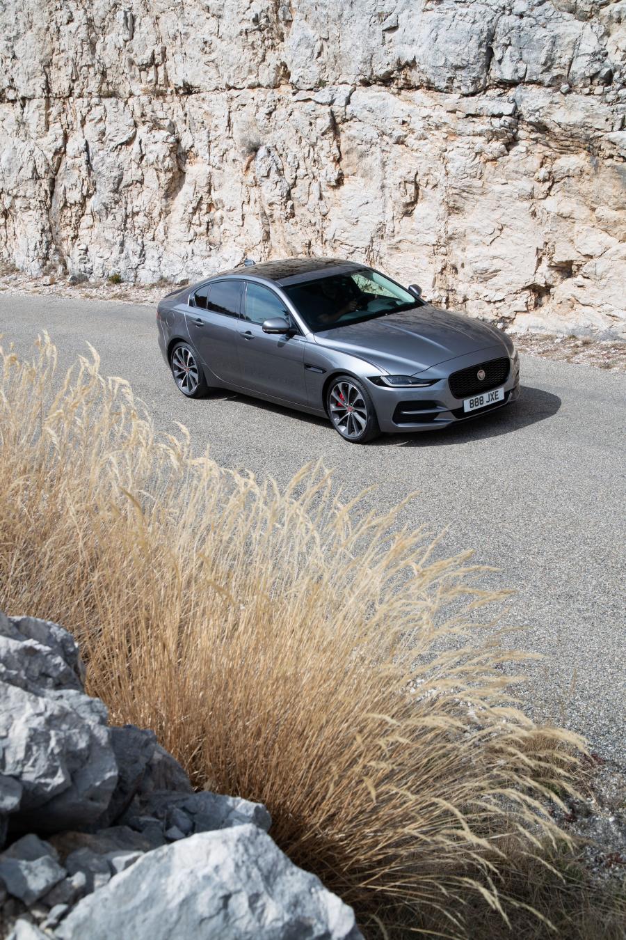  Jaguar XE D180 S 2019 года  (WW) (фото 13 из 18)